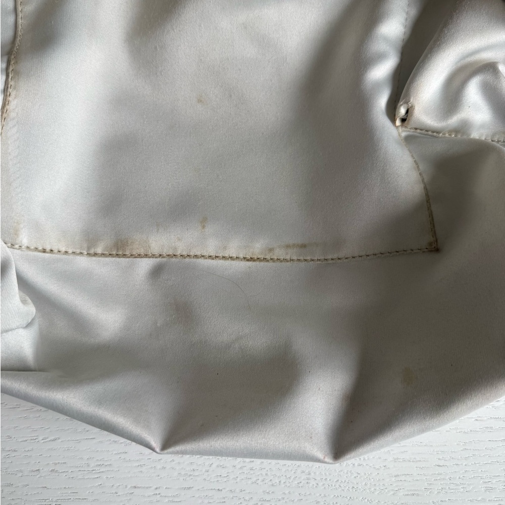 Chanel Quilted Ivory drawstring bag
On The Road Bucket Bag - Picture 11 of 14